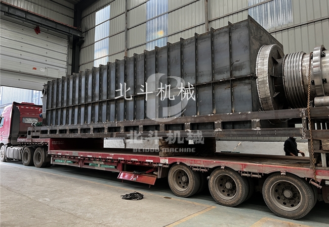 大型污泥炭化機做城市污泥的“終結者”,兩車齊發奔赴江西